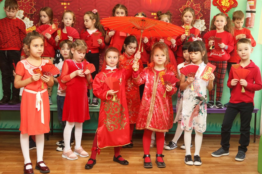 สนุกสุขสันต์! เด็กน้อยยูเครนรู้จัก 'ตรุษจีน' ผ่านหลากกิจกรรม
