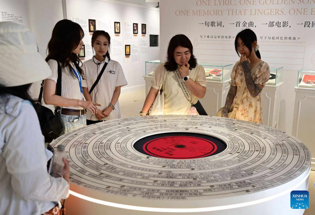 (ที่มา: https://en.imsilkroad.com/p/351877.html)