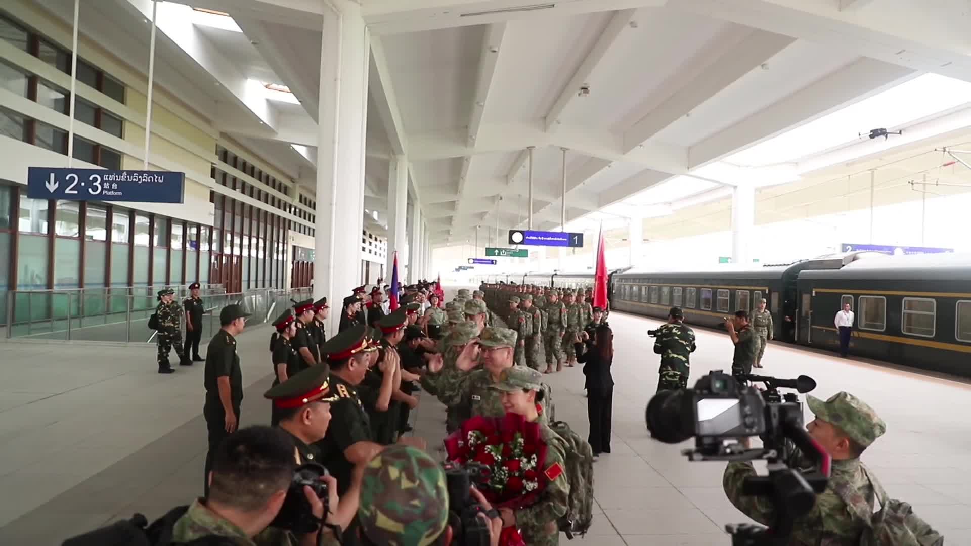ทีมการแพทย์ ‘รถไฟสันติภาพ’ จากจีน ร่วมฝึกซ้อม-บริการการแพทย์ในลาว