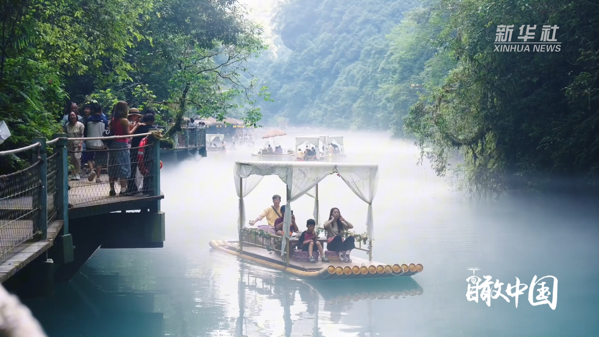 เปิดประสบการณ์ ‘ล่องนาวาฝ่าม่านหมอก’ เลียบหุบเขาในเอินซือ